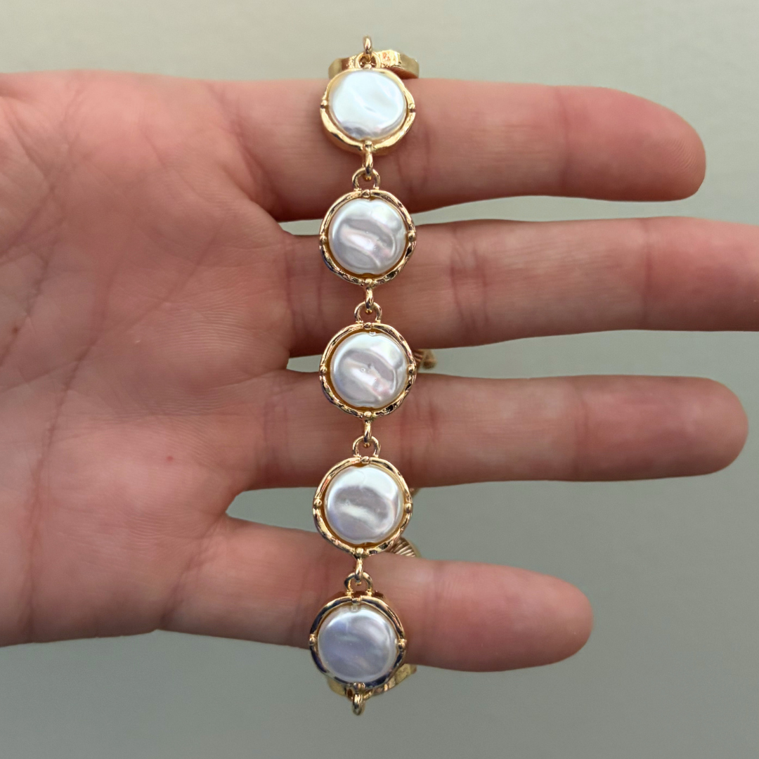 Off the Coast Shell Bracelet