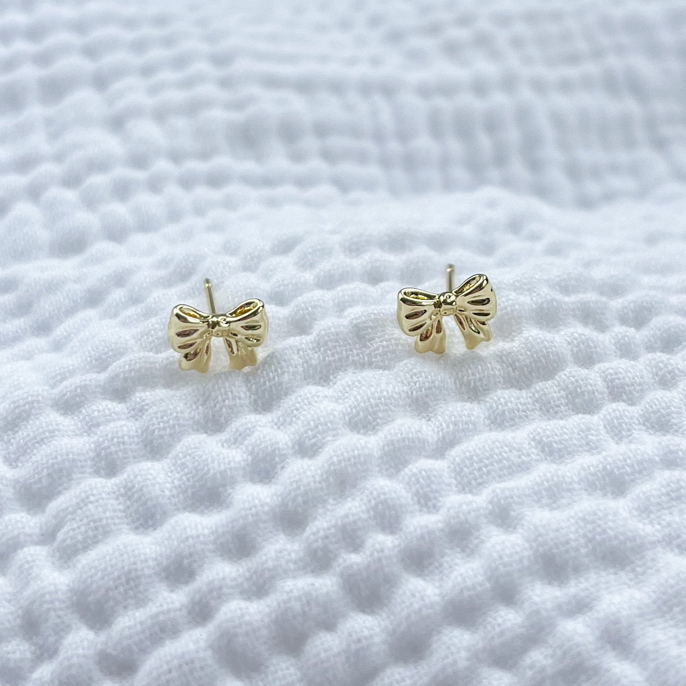 San Diego Mini Bow Stud Earrings (Gold)