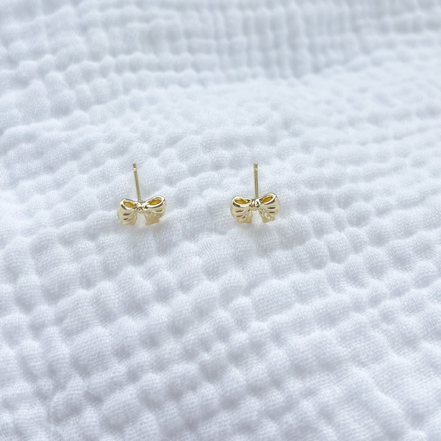 San Diego Mini Bow Stud Earrings (Gold)