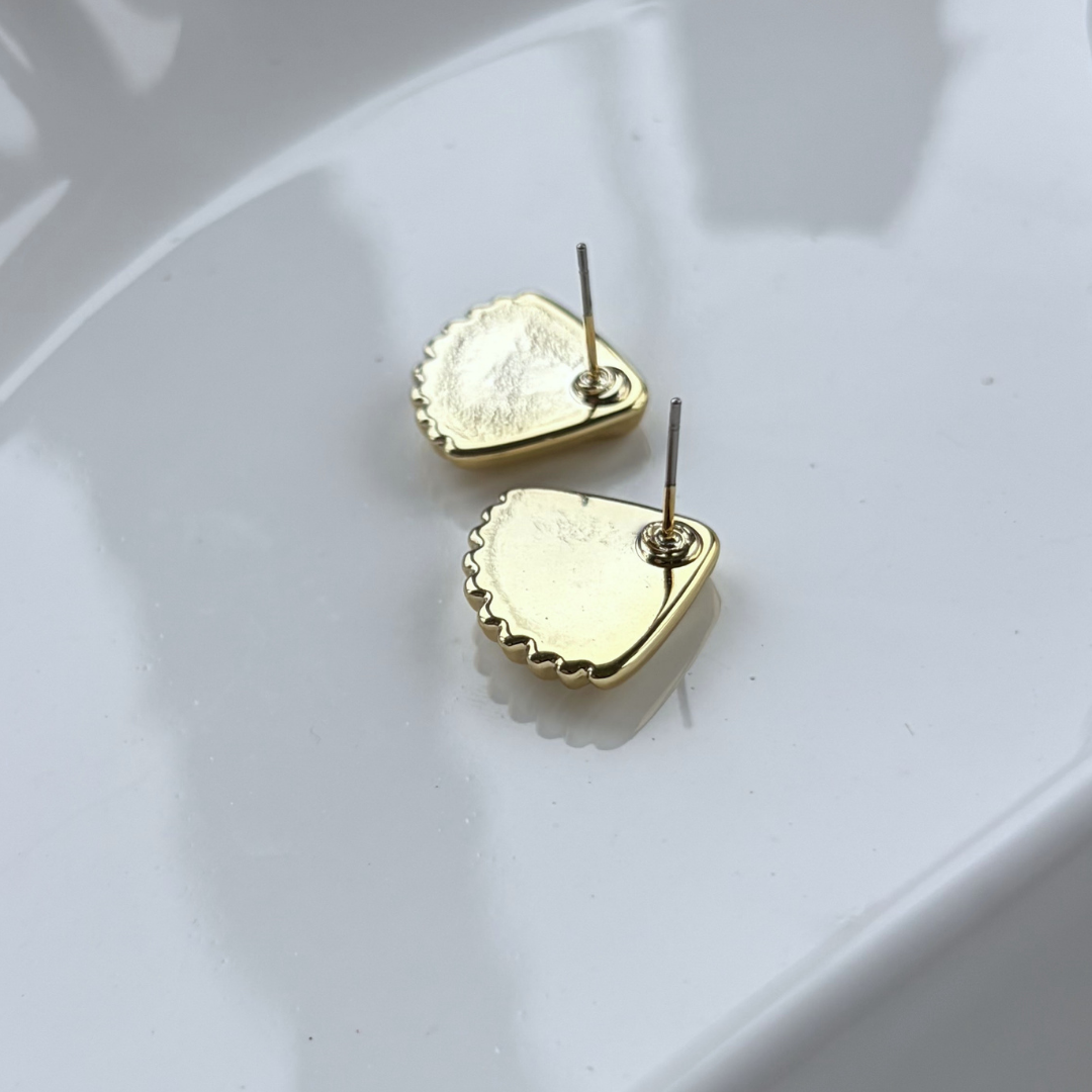 Seaside Classic Gold Shell Stud Earrings
