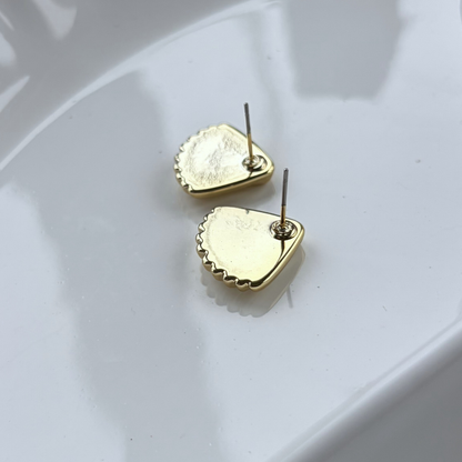 Seaside Classic Gold Shell Stud Earrings