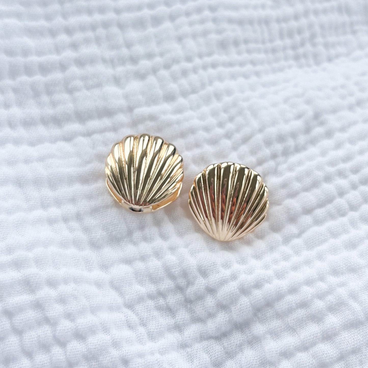 Charleston Golden Shell Clamp Stud Earrings