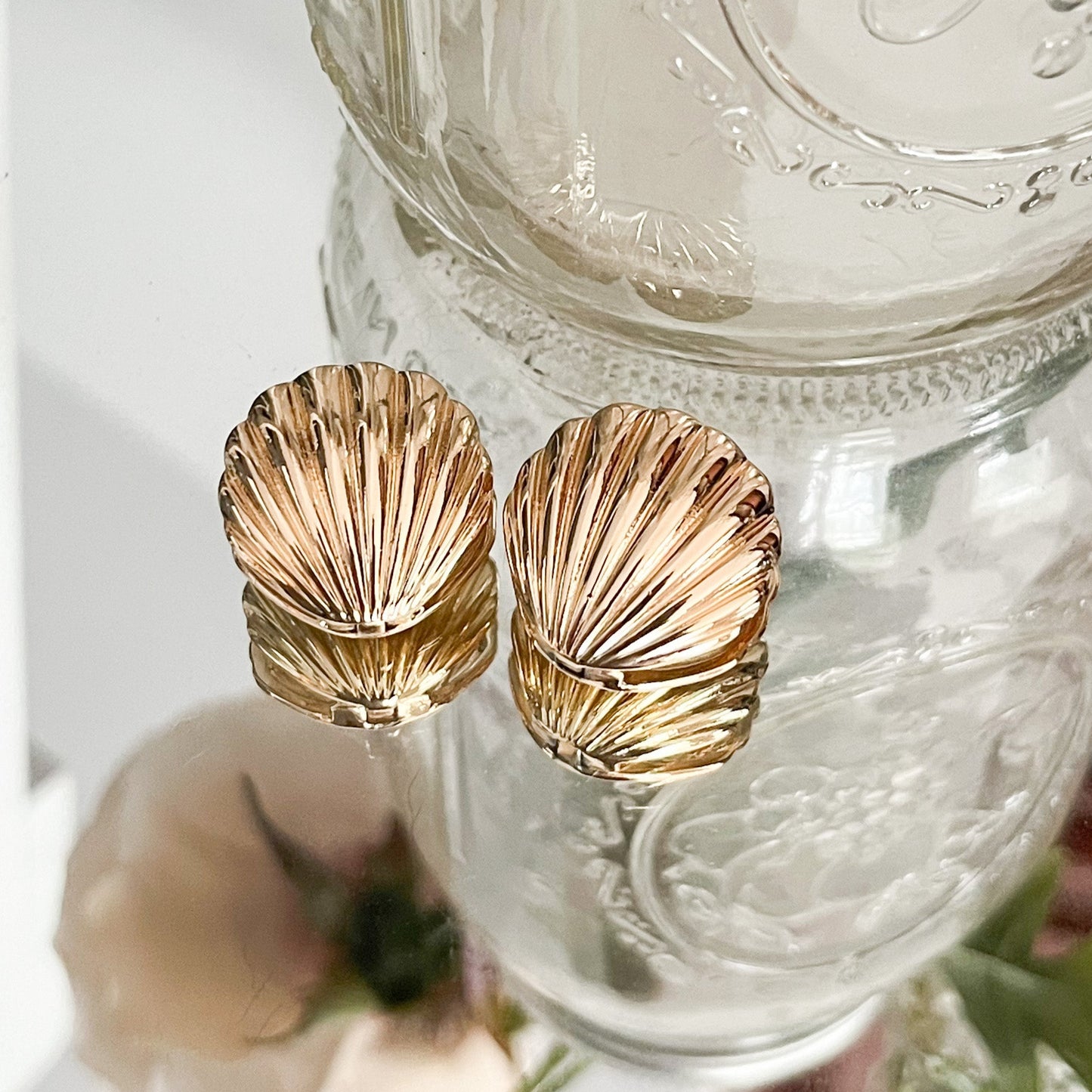 Charleston Golden Shell Clamp Stud Earrings